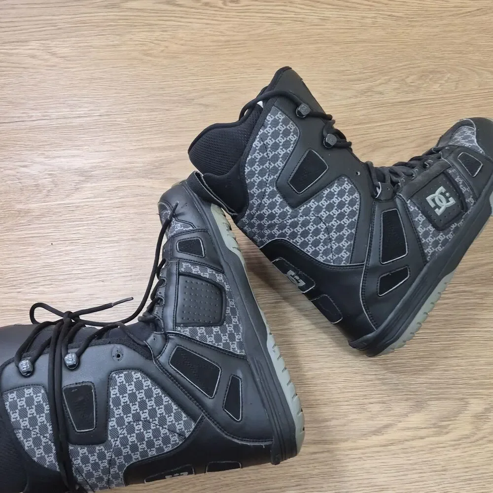 DC Phase 09 Snowboard Boots Mens 14 Black Gray Check Lace Up 2009 DC Logo READ